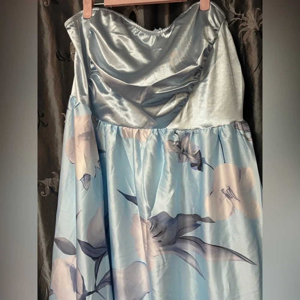 Flycurvy powder blue floral strapless gown 22 - Picture 3 of 13
